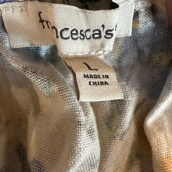 Francesca’s Womens Sz: L Floral. Flutter Sleeve. Tie Back. Peplum Top. Open back - Picture 6 of 12